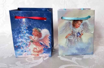 Engel in Geschenktasche